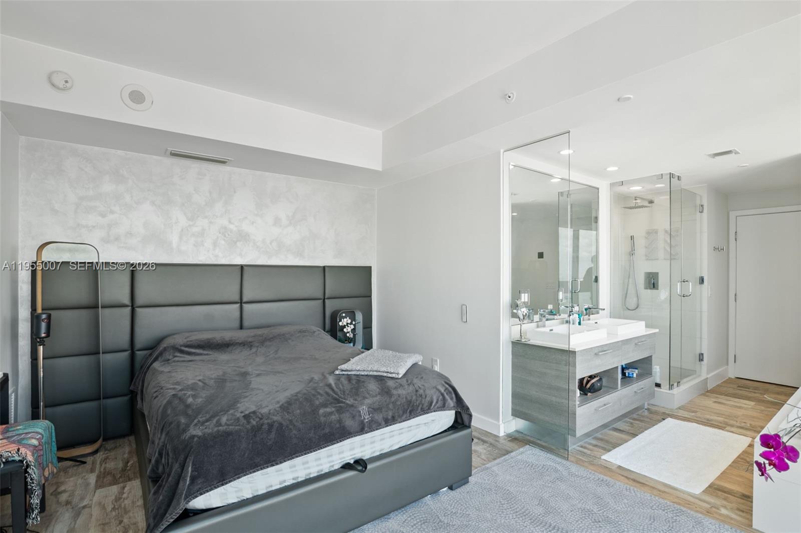 PARAISO BAY CONDO - Residential