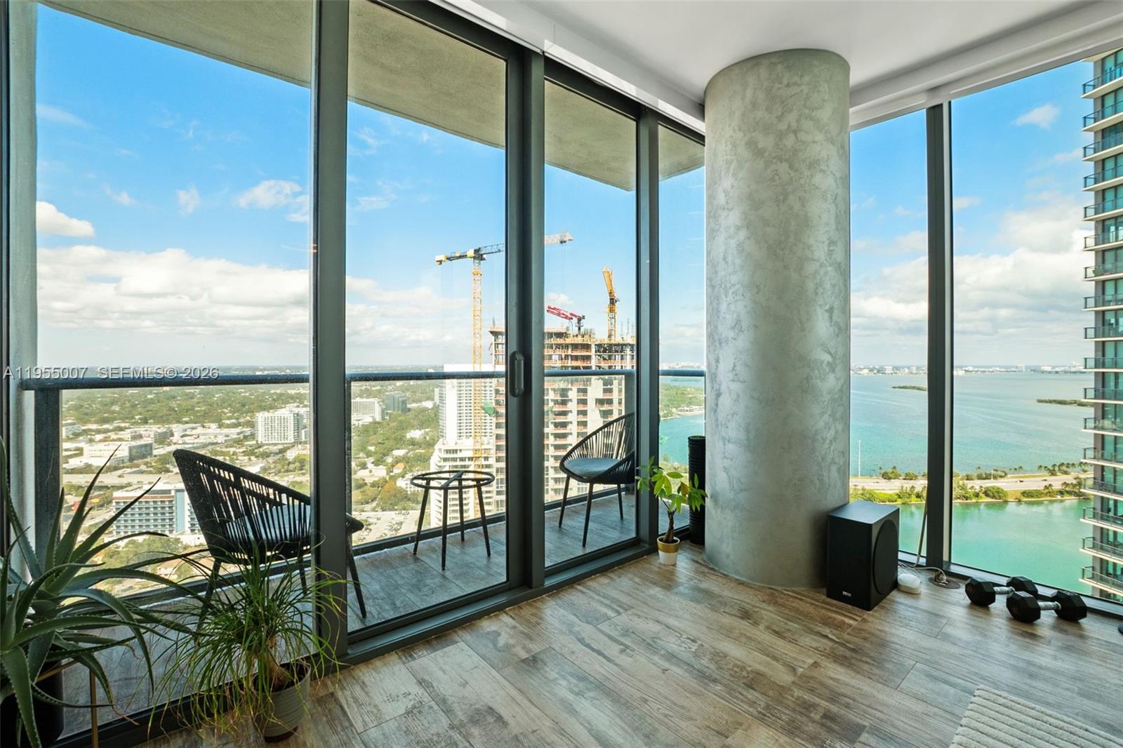 PARAISO BAY CONDO - Residential