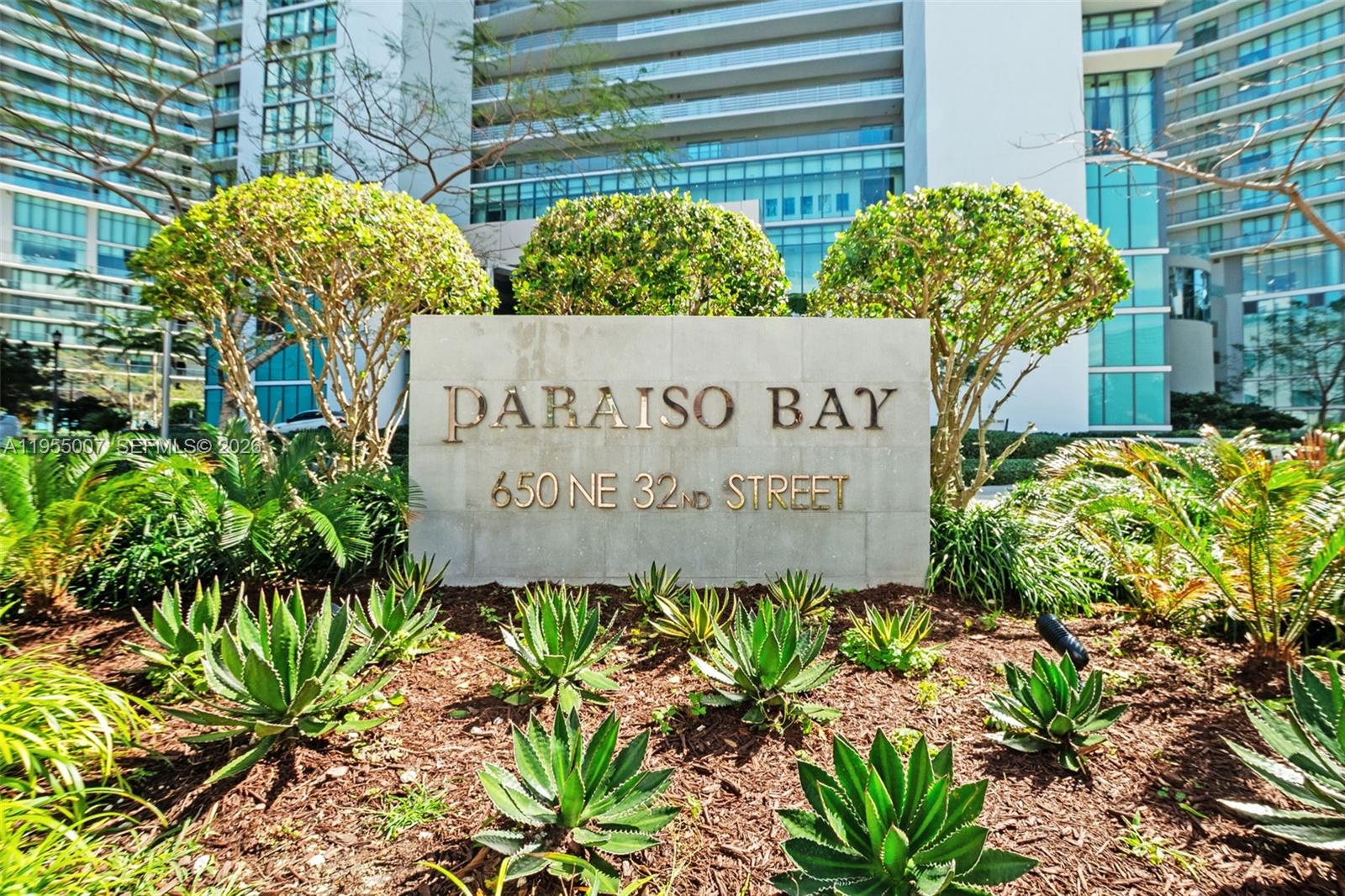 PARAISO BAY CONDO - Residential
