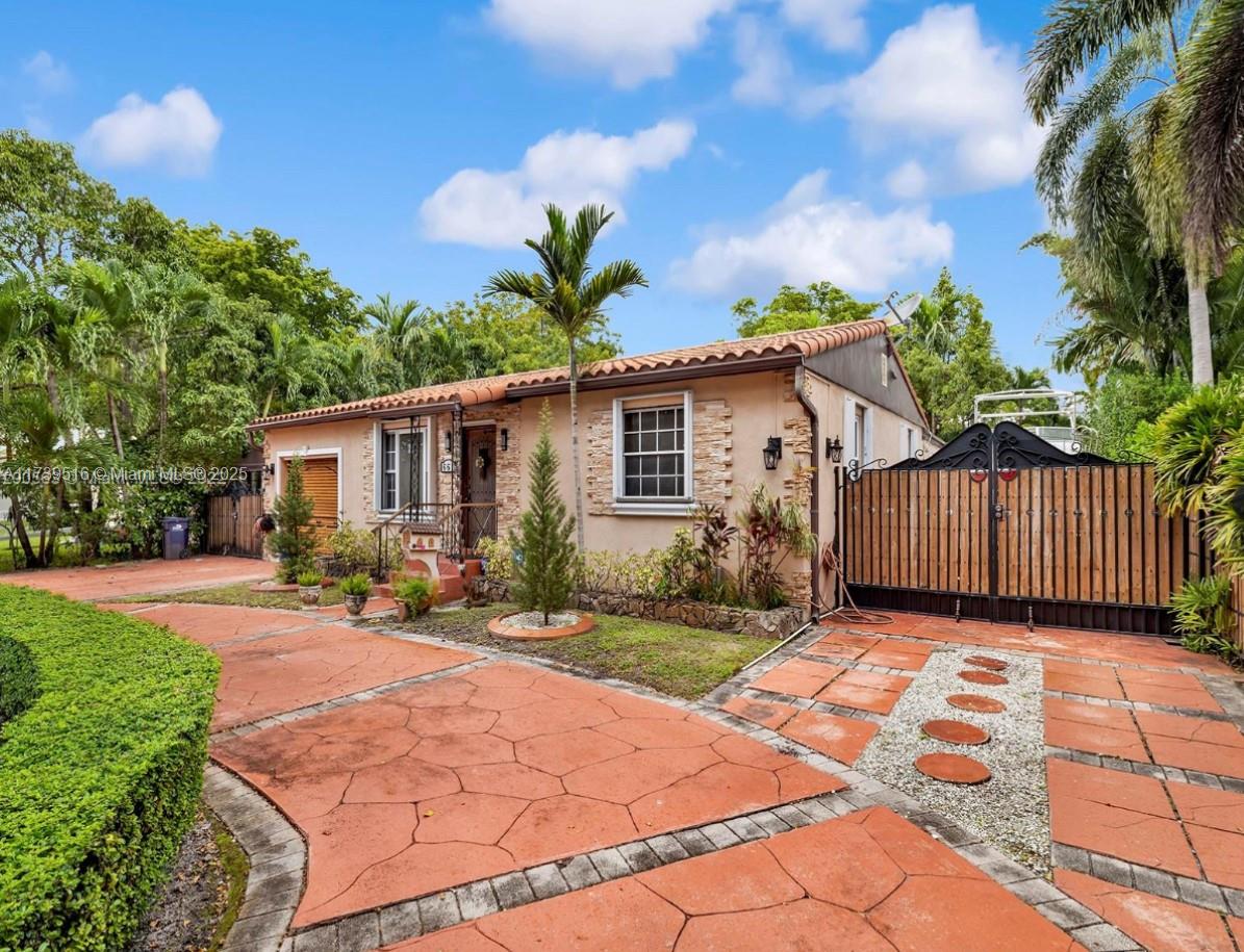 661 Falcon Ave