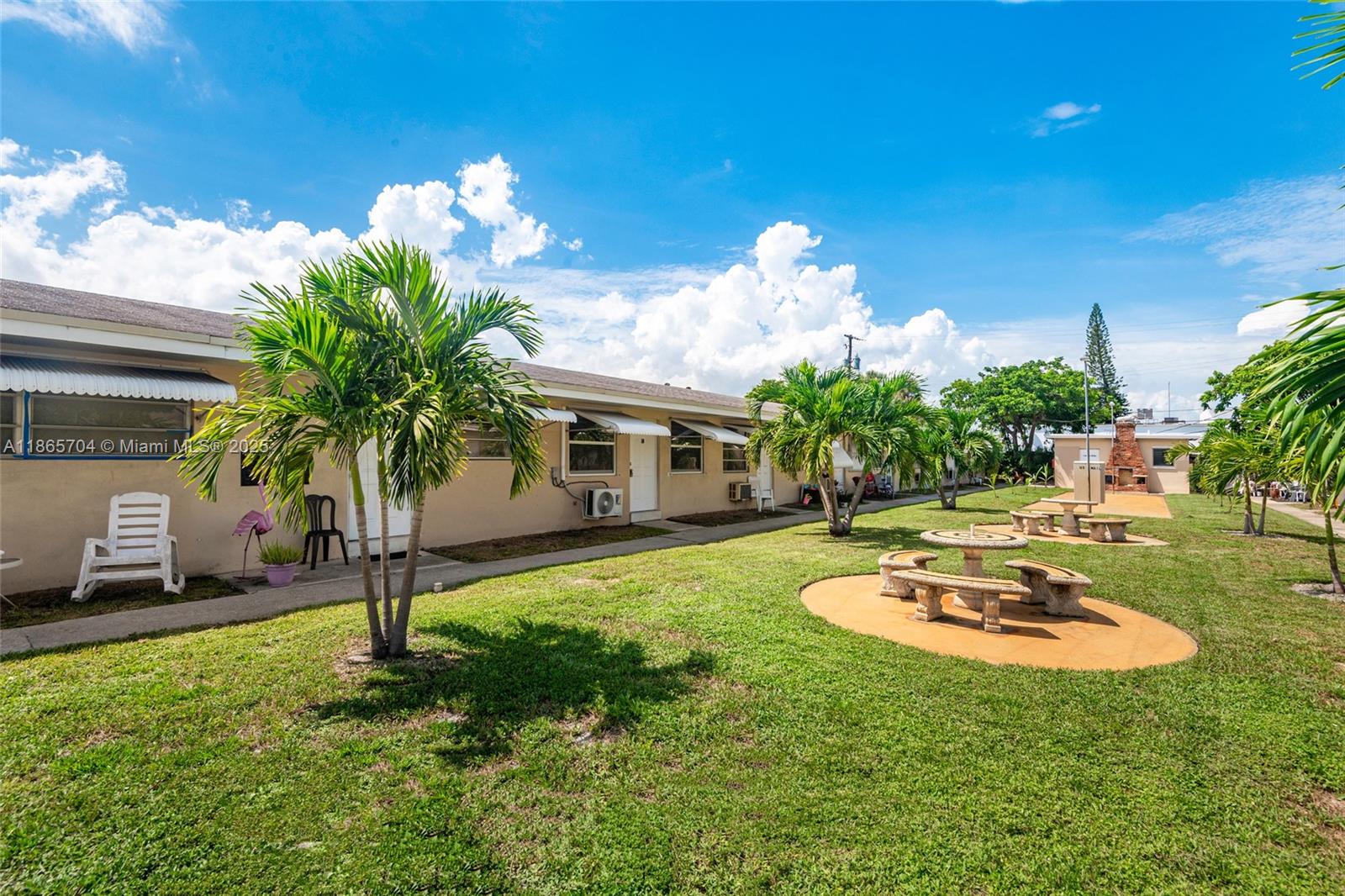 Fully Renovated 1 Bedroom / 1 Bathroom Condo
Move-in ready condo located just 10 minutes from the beach. This beautifully updated unit features a modern kitchen, spacious living area, and stylish finishes throughout. Conveniently situated near the train station and expressway, offering easy commuting. Nestled in a quiet and well-maintained neighborhood.