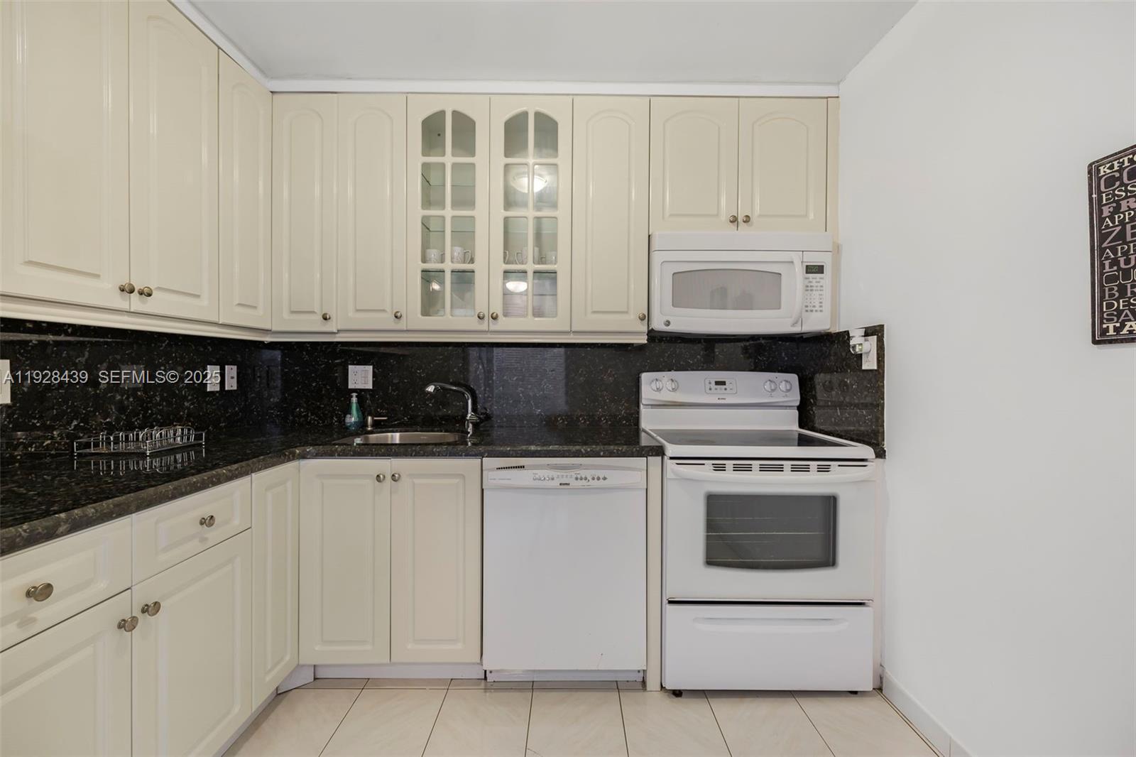 AVANT GARDE CONDO - Residential