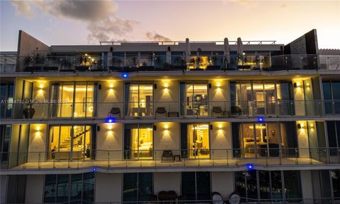 "Novo Cancún Torre 1” Mz Secc. C Av. Bonampak Puerto Cancun PH , FL 