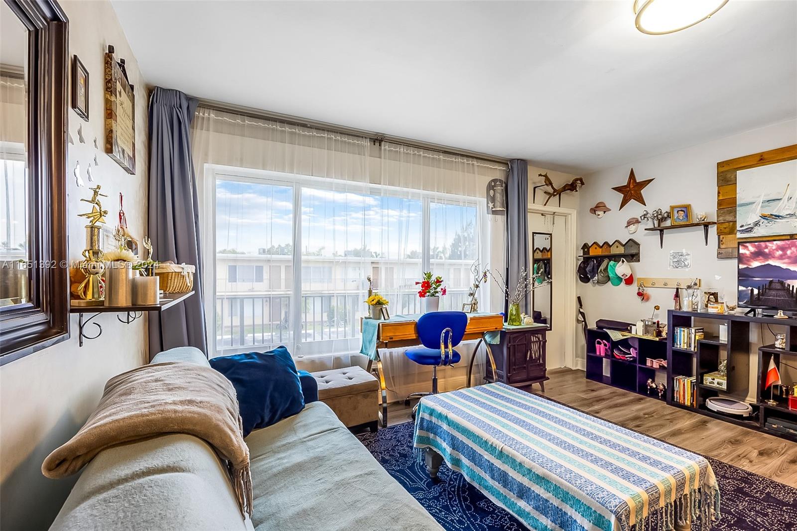 Furnished / Semi-furnished - Beautiful 1 bedroom, 1 bathroom fully furnished apartment in a great location on Federal Highway. Must see - it's the best option at this price point! Close to everything, with great restaurants, and shopping plazas just down the street. It's less than one mile (or 3 minutes) to the beach via E Woolbright Rd. No pets allowed, there is a nice community pool, and 1 assigned parking space is included!