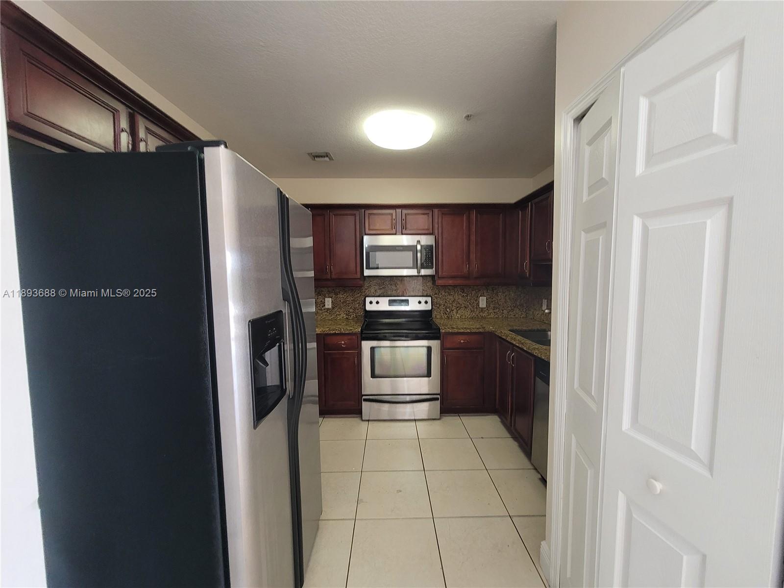 GRANADA GRAND CONDO - Residential Lease