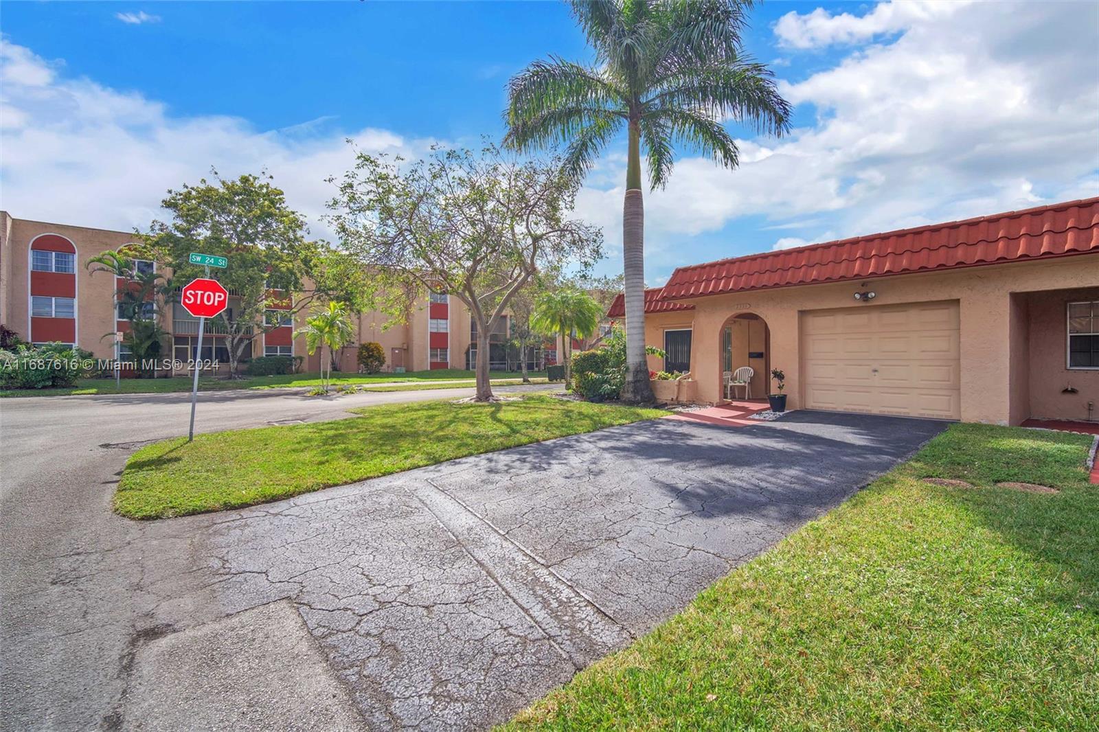 OAKBROOK VIII CONDO - Residential