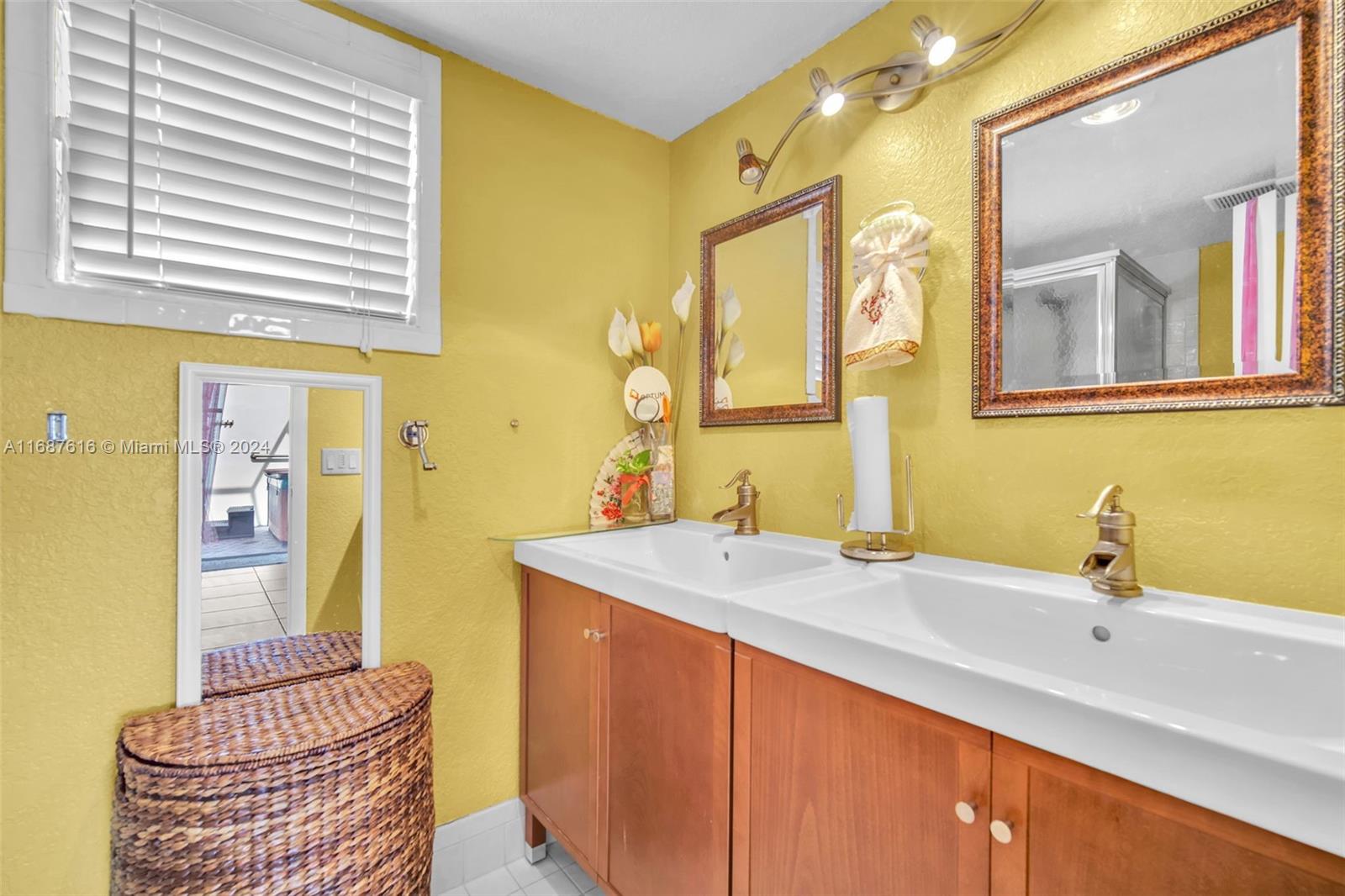 OAKBROOK VIII CONDO - Residential