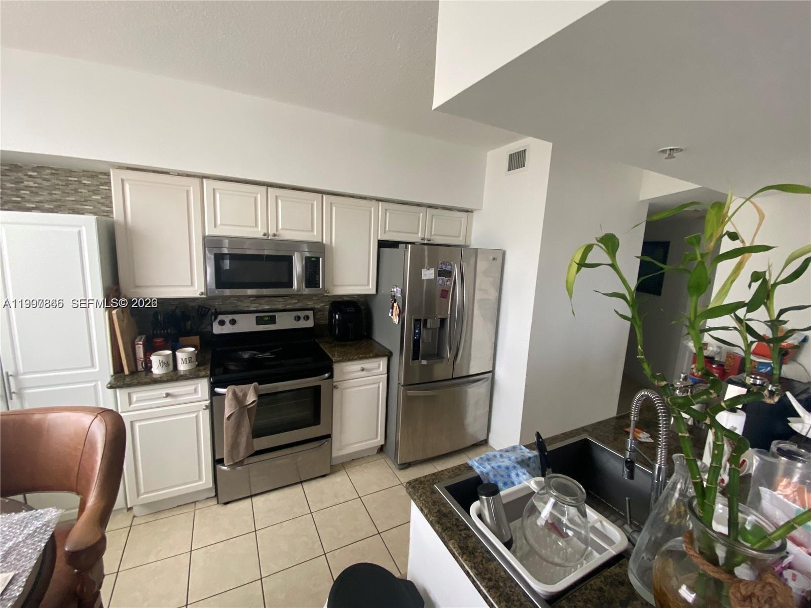 ALTOS DE MIAMI CONDO - Residential Lease