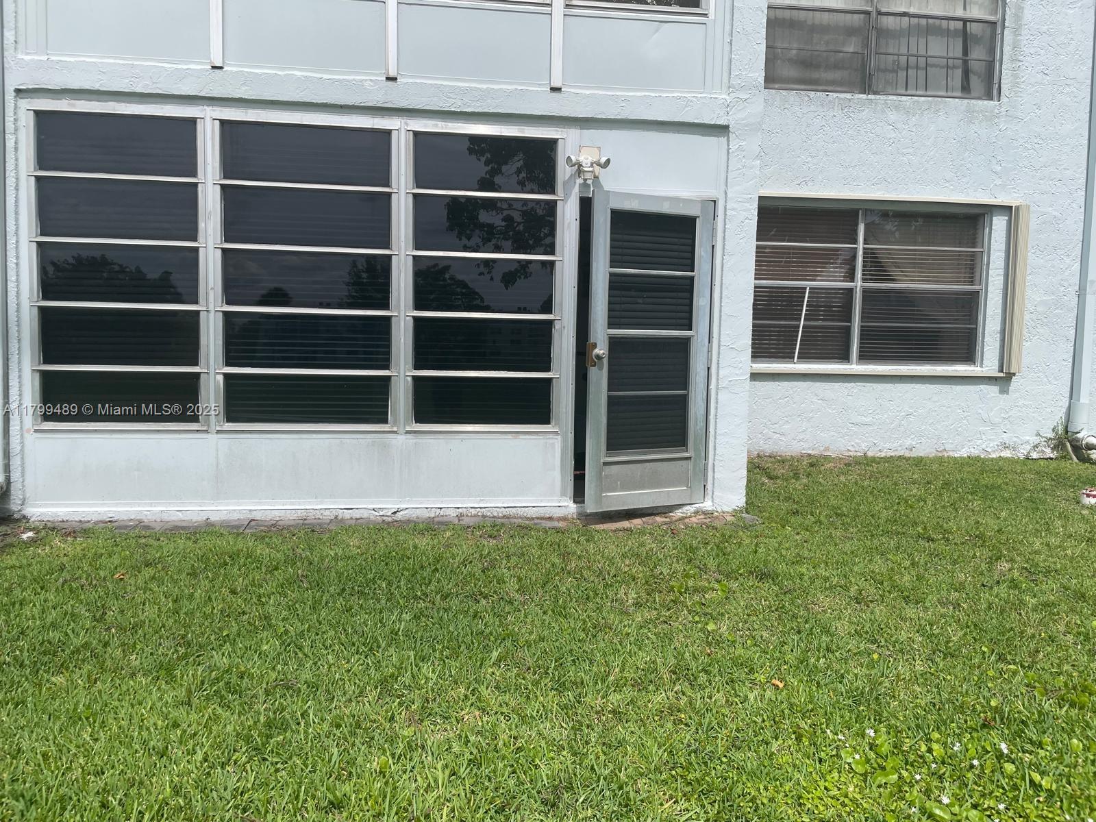 10 OF PALM SPRINGS 2 COND - Residential