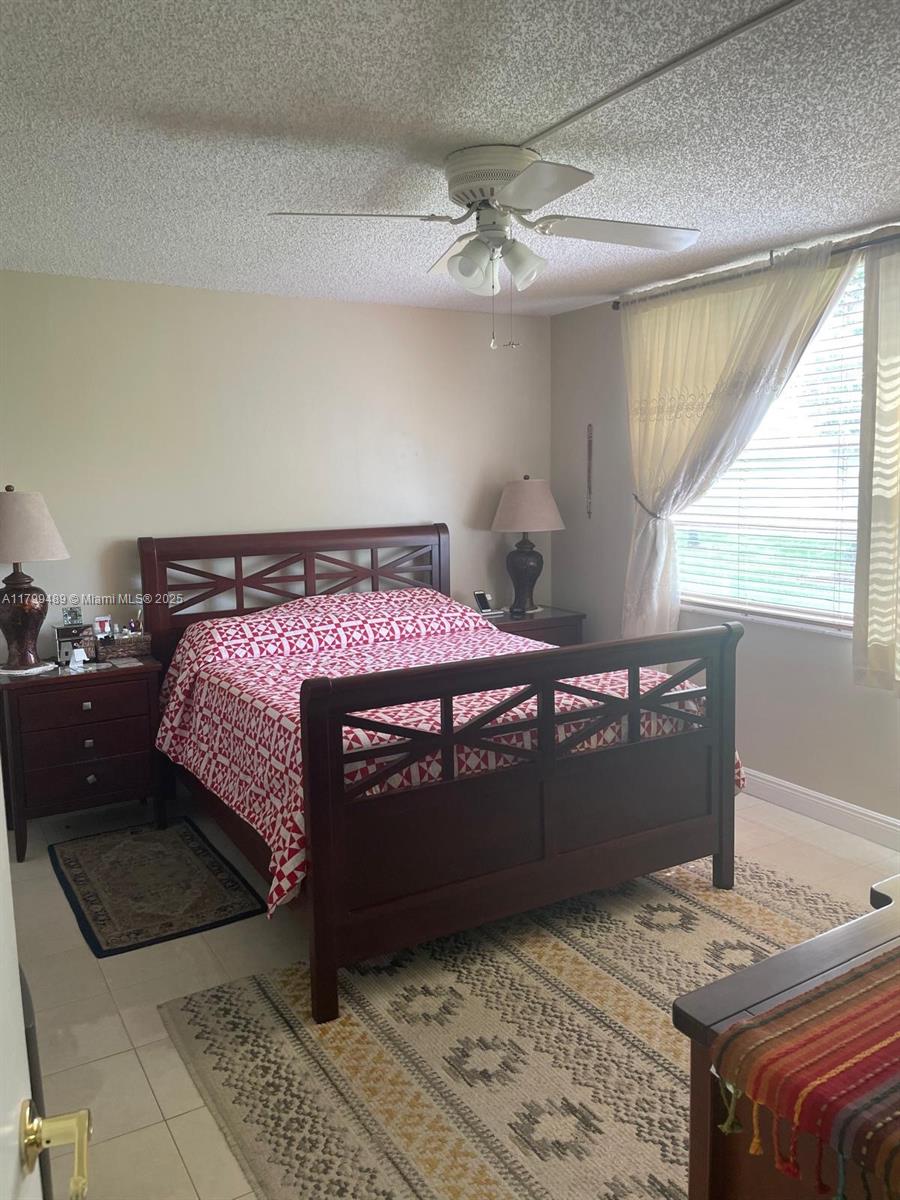 10 OF PALM SPRINGS 2 COND - Residential