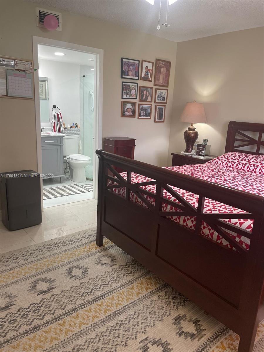 10 OF PALM SPRINGS 2 COND - Residential