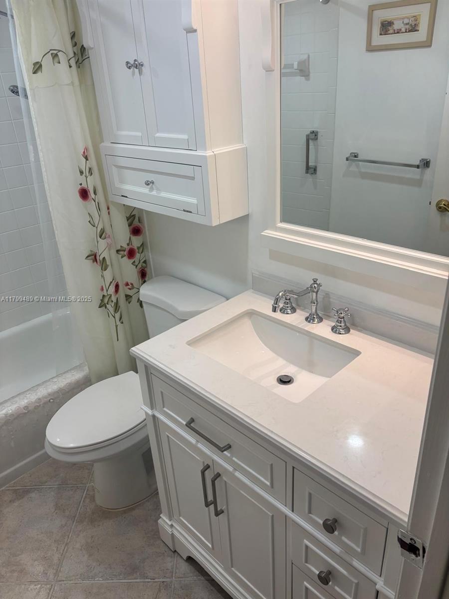 10 OF PALM SPRINGS 2 COND - Residential