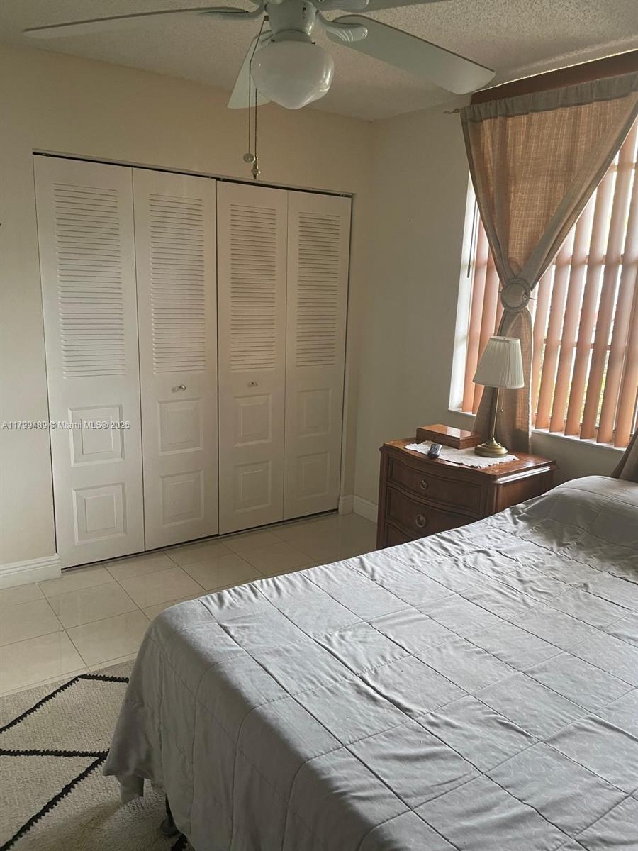 10 OF PALM SPRINGS 2 COND - Residential