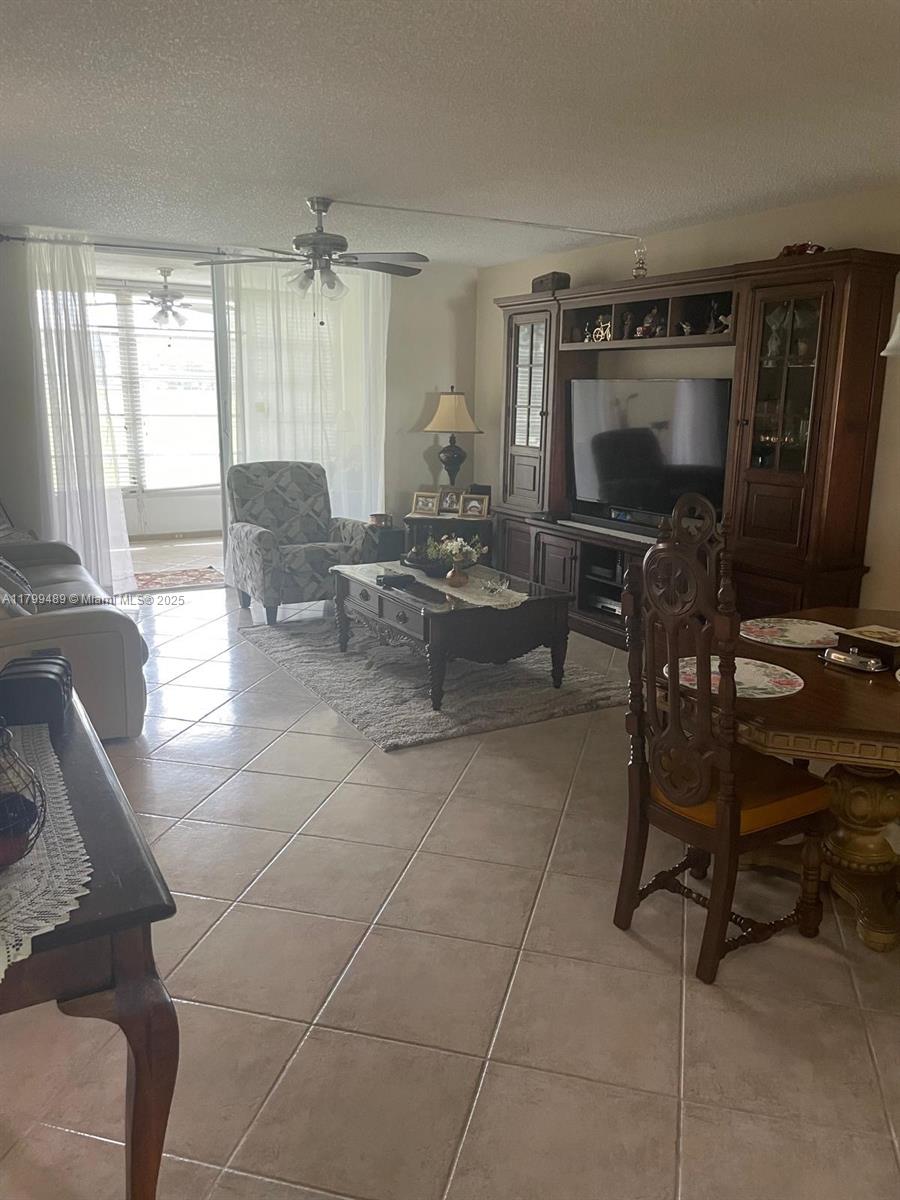 10 OF PALM SPRINGS 2 COND - Residential