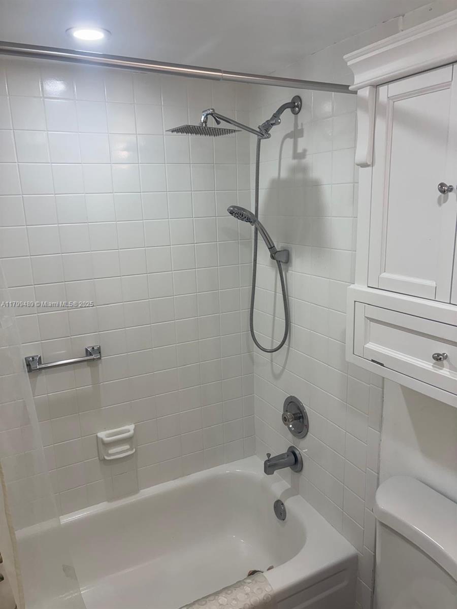 10 OF PALM SPRINGS 2 COND - Residential