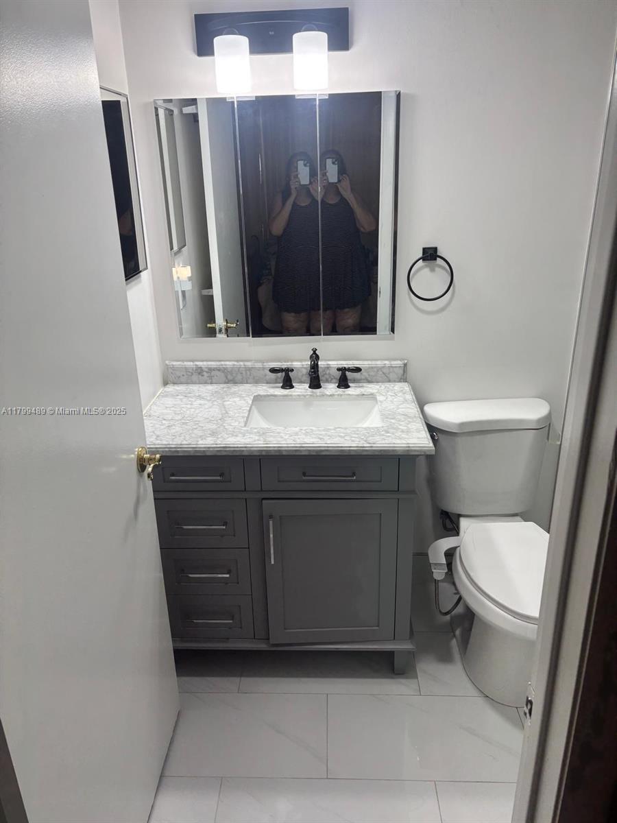 10 OF PALM SPRINGS 2 COND - Residential