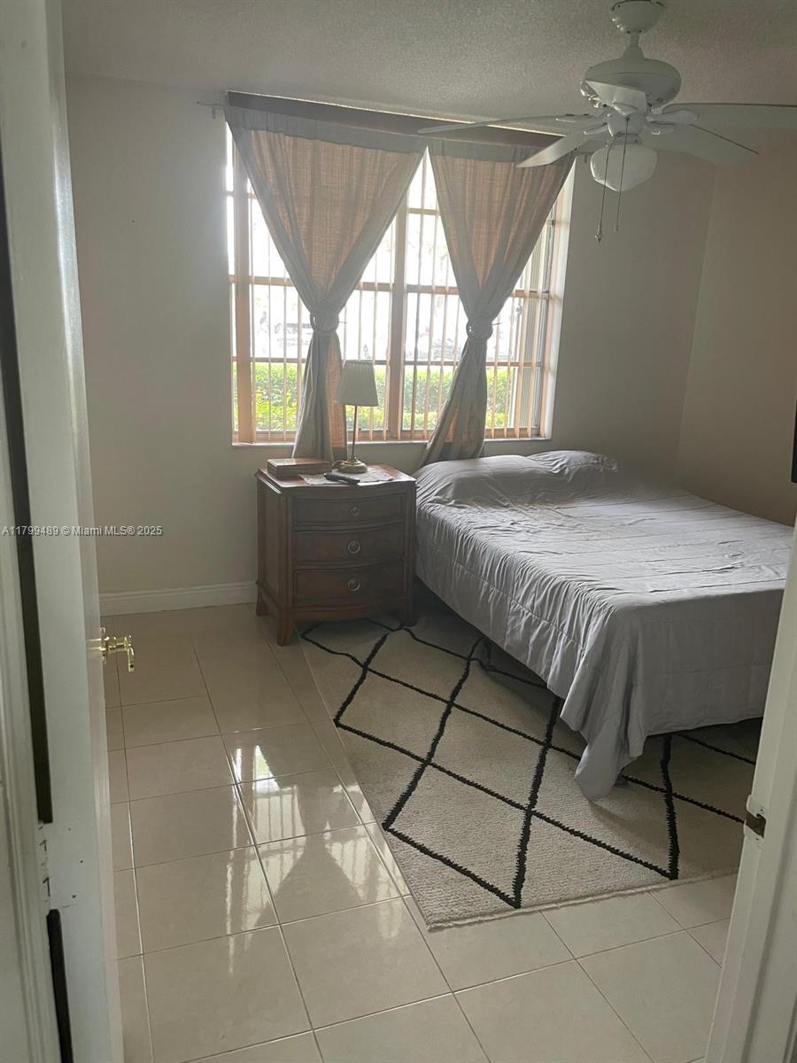 10 OF PALM SPRINGS 2 COND - Residential