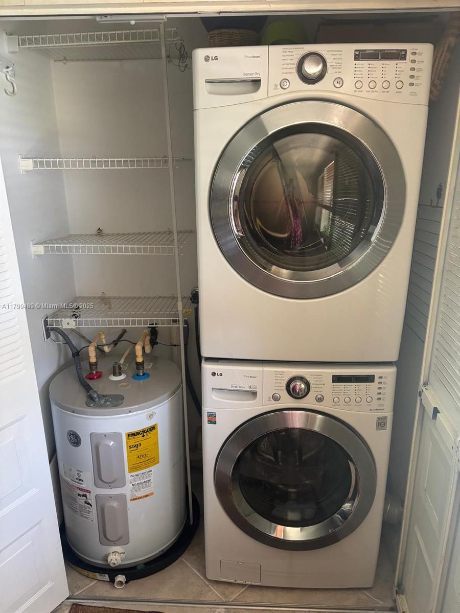 10 OF PALM SPRINGS 2 COND - Residential