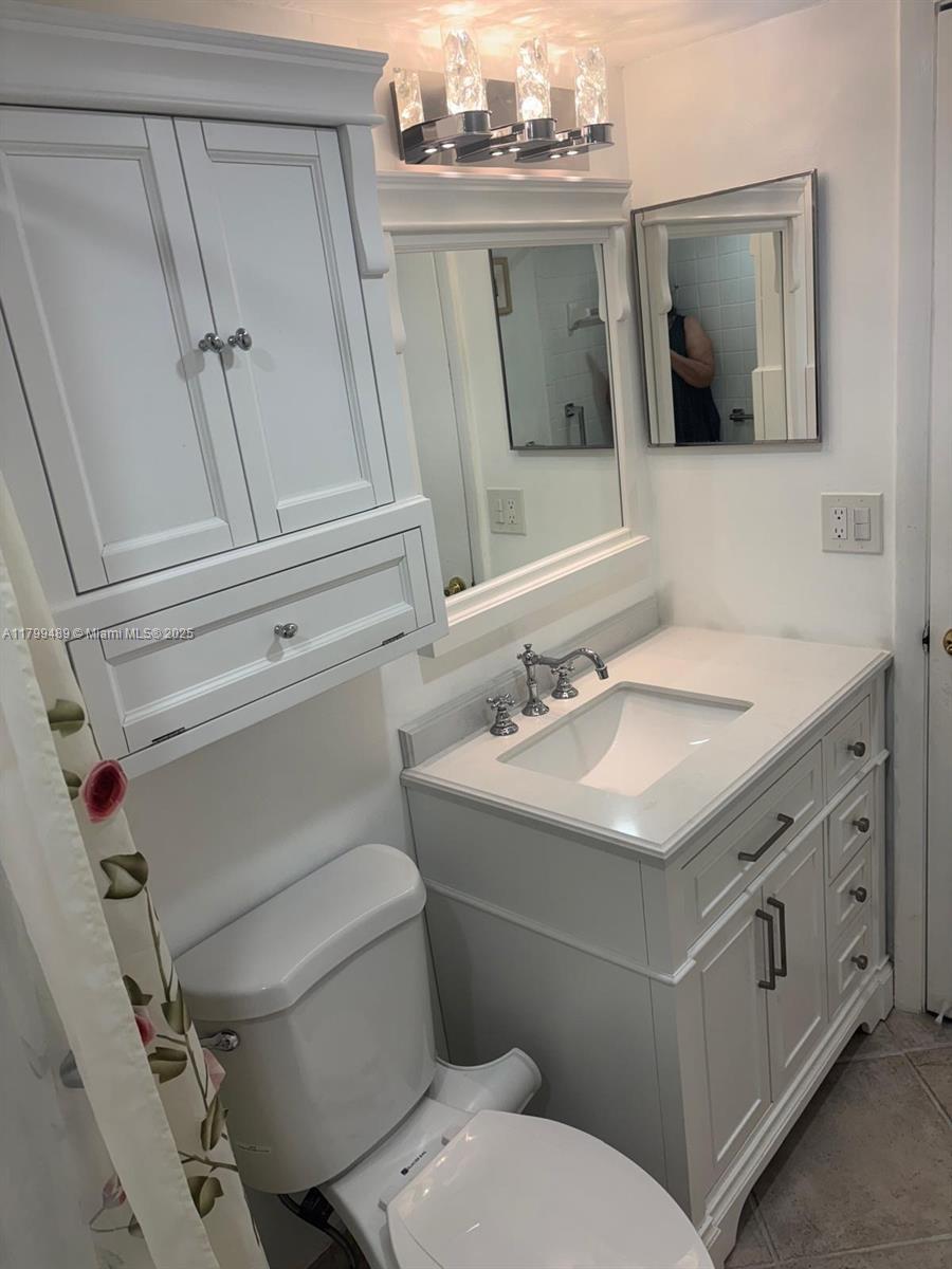 10 OF PALM SPRINGS 2 COND - Residential