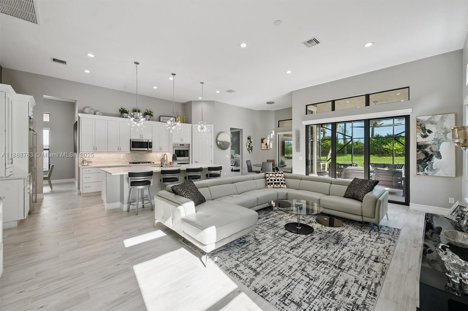 12065 N Kalmar Cir