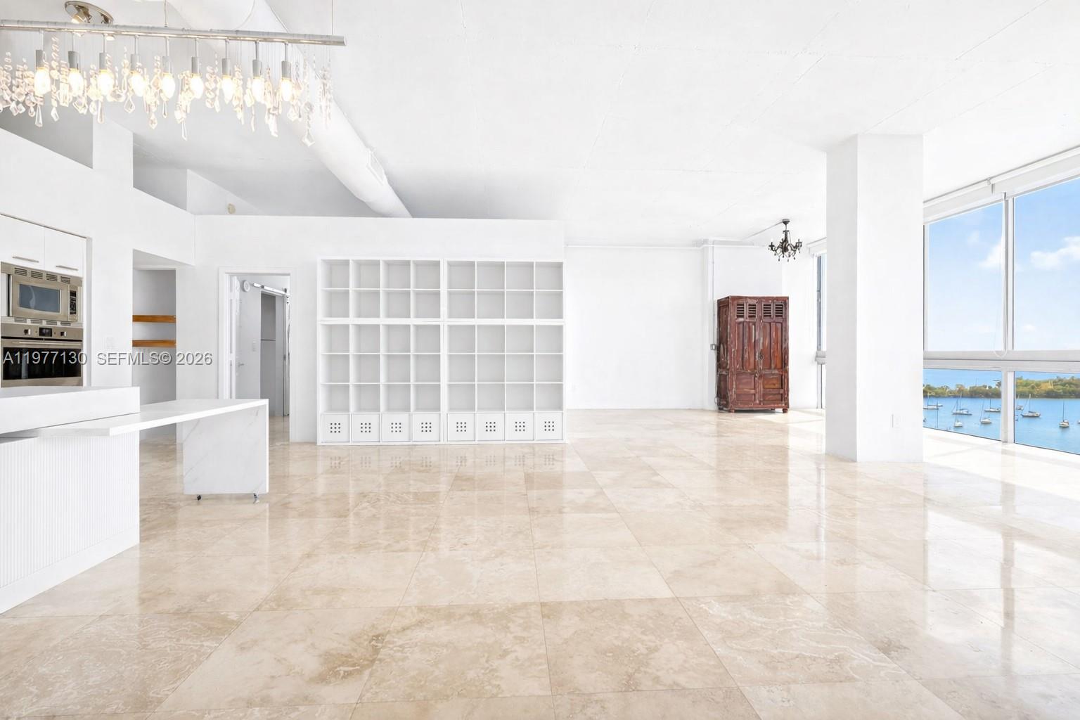 SPACE 01 CONDO - Residential