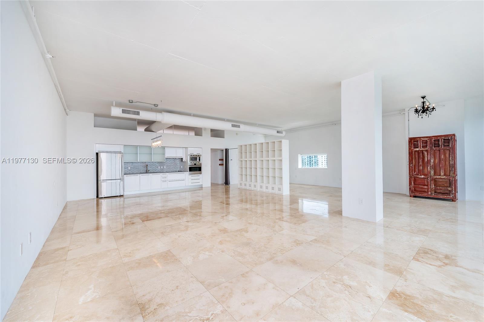 SPACE 01 CONDO - Residential