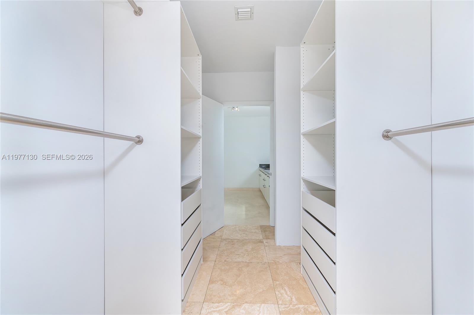 SPACE 01 CONDO - Residential