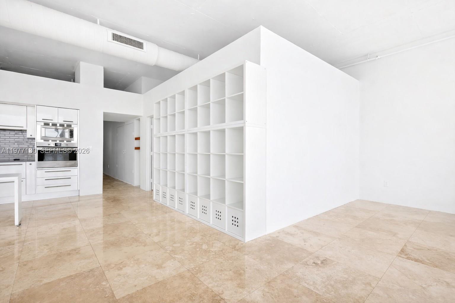 SPACE 01 CONDO - Residential