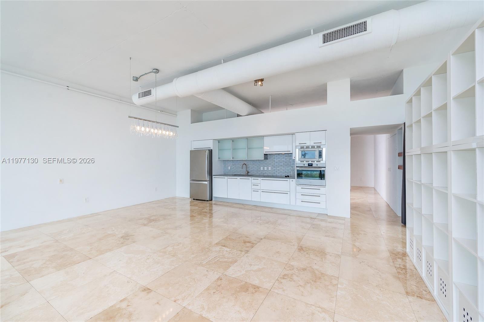 SPACE 01 CONDO - Residential