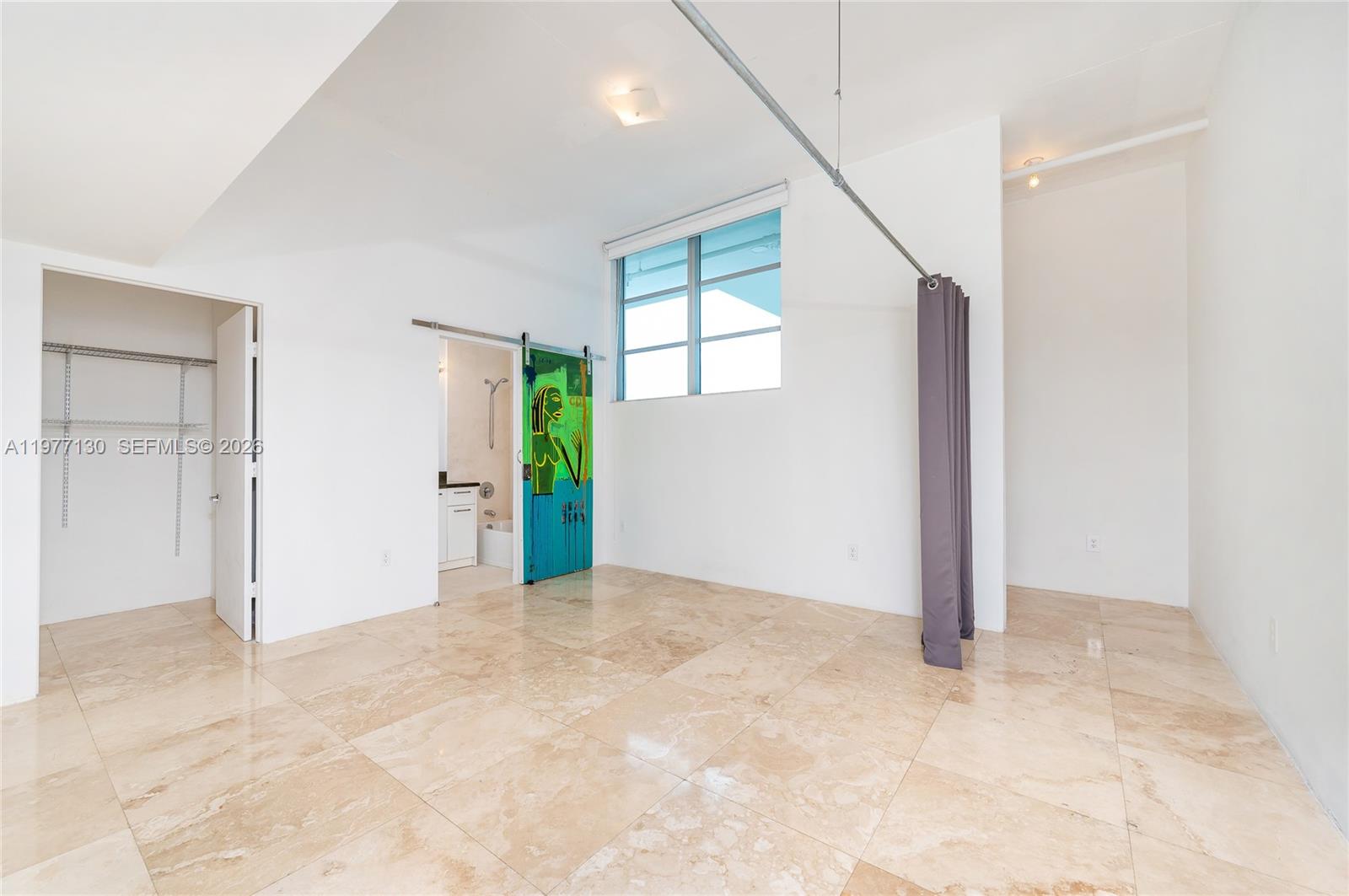 SPACE 01 CONDO - Residential