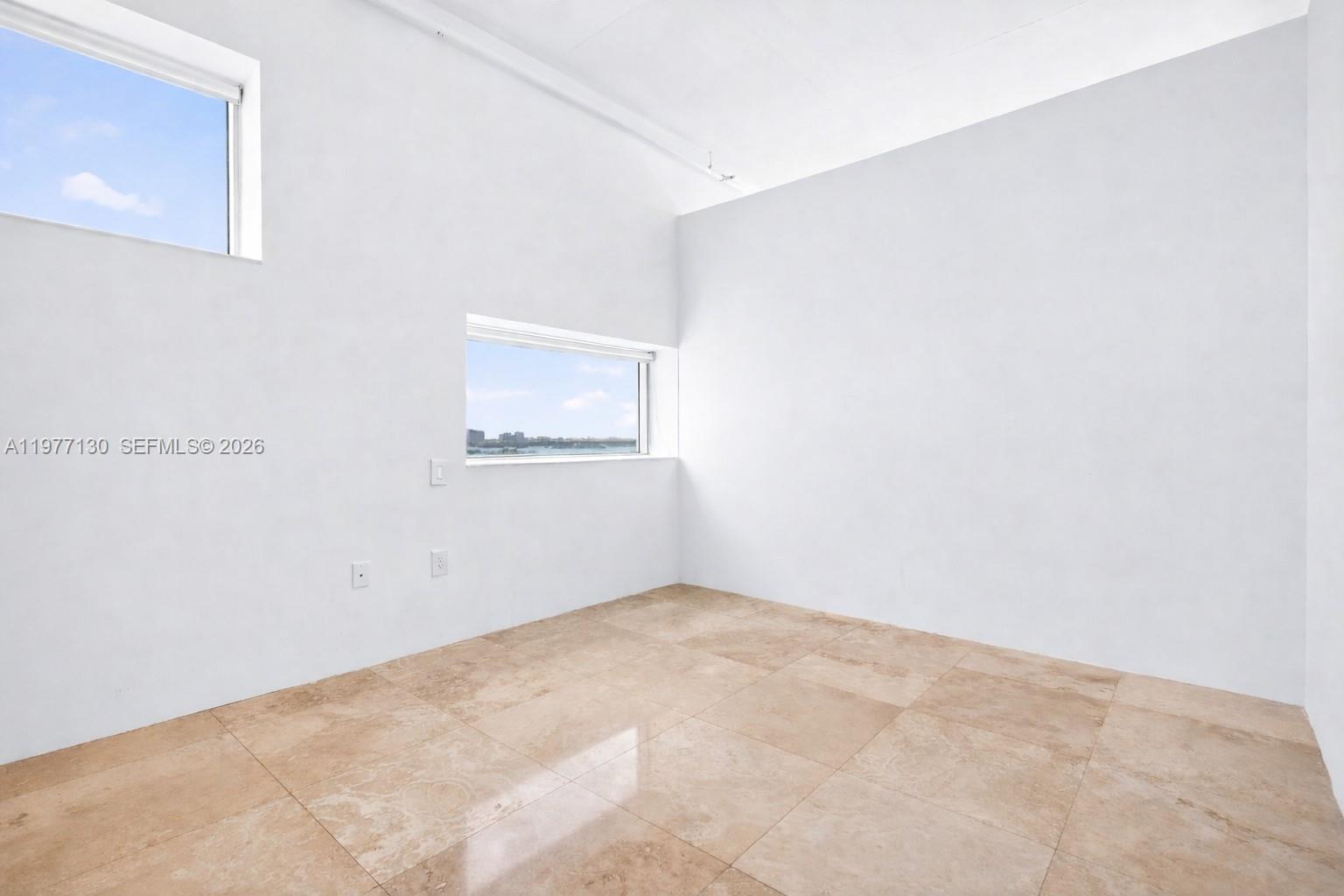 SPACE 01 CONDO - Residential