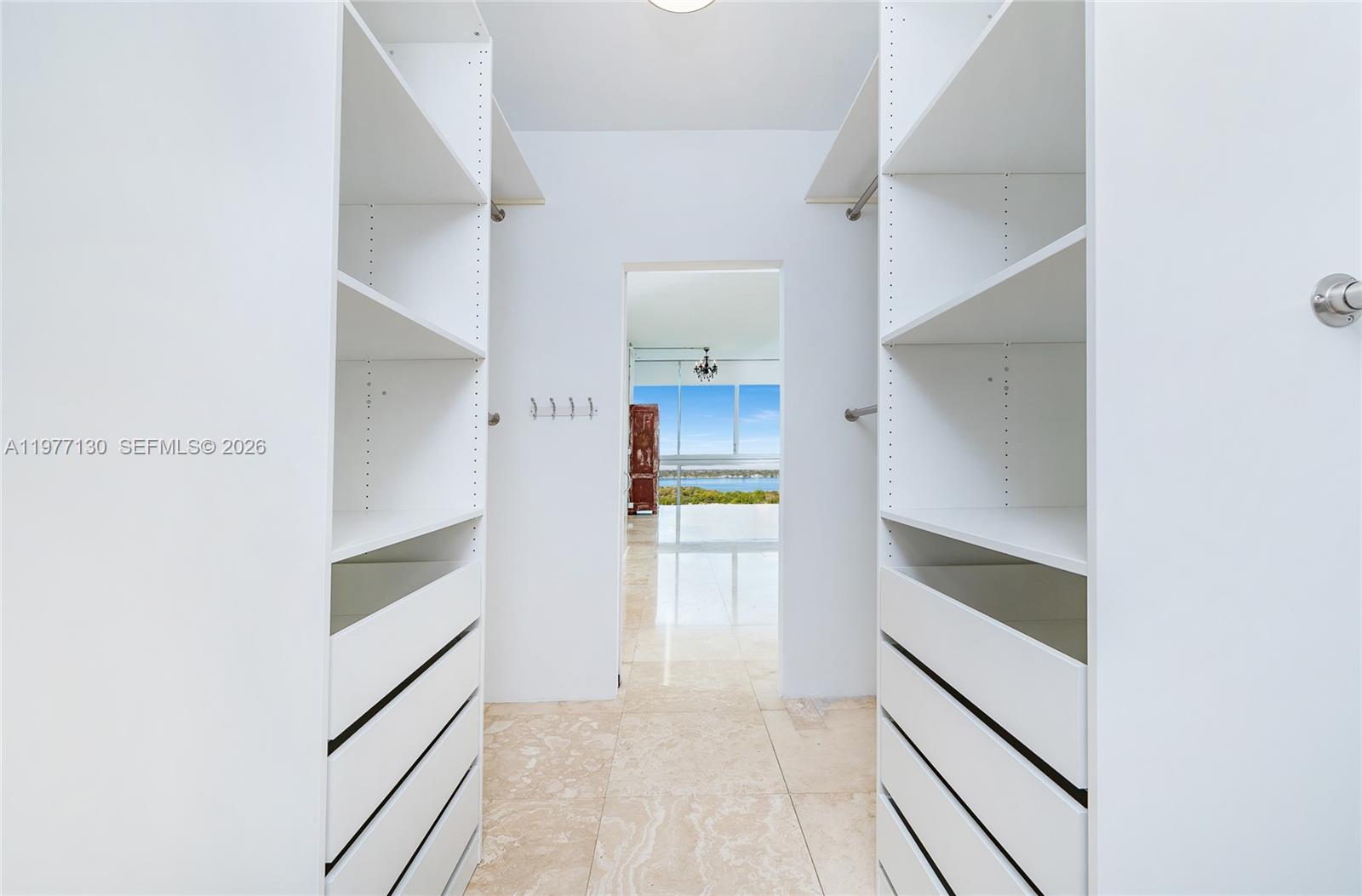 SPACE 01 CONDO - Residential