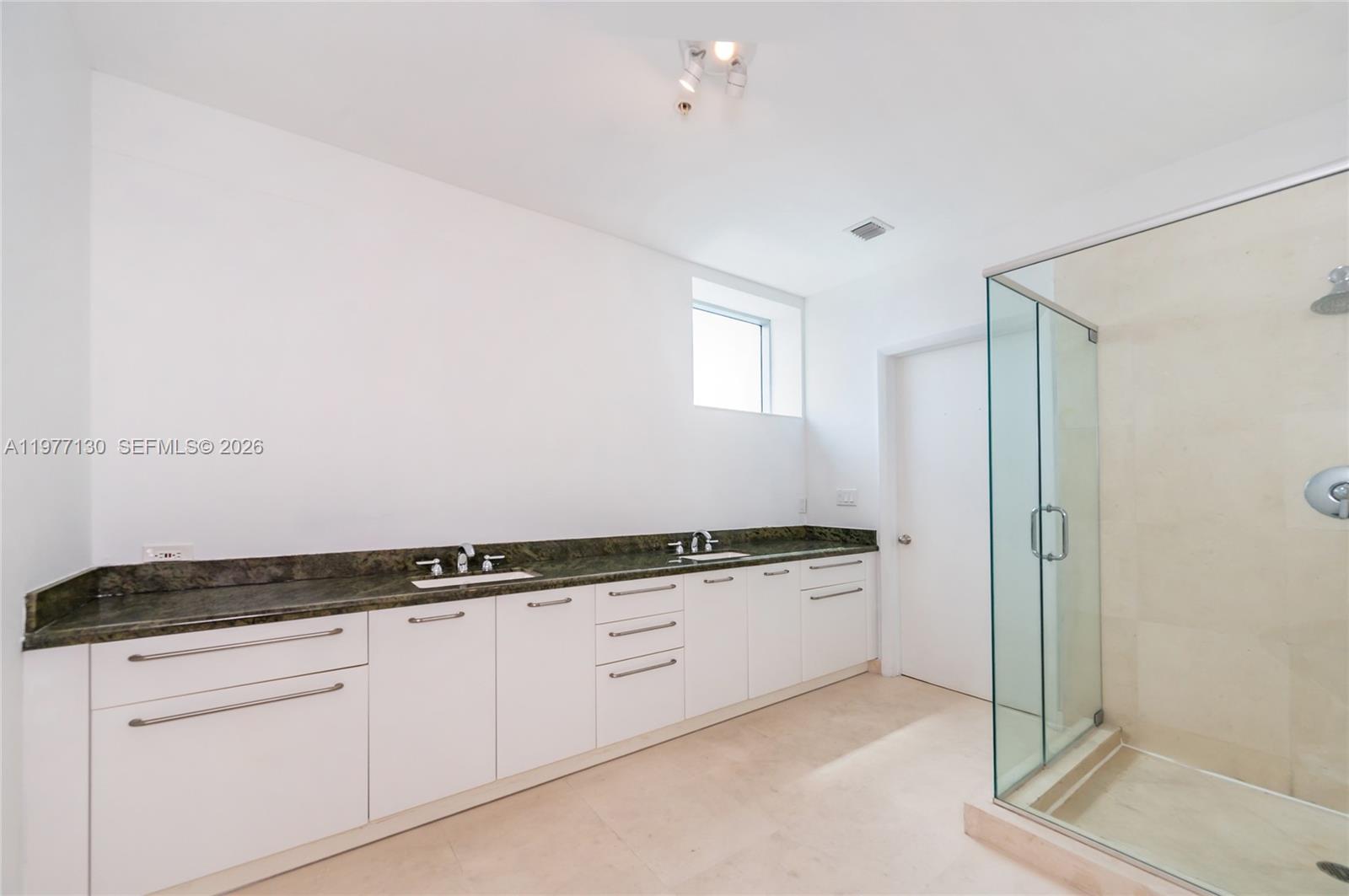 SPACE 01 CONDO - Residential