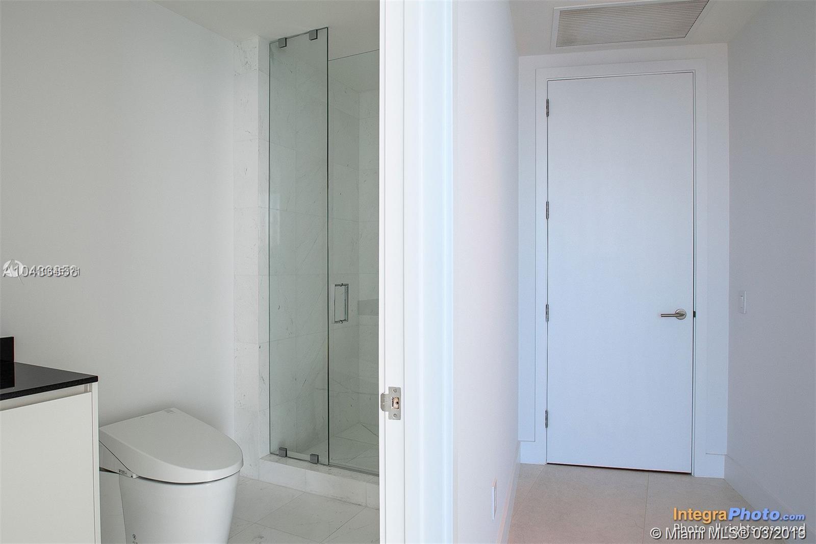 18555 COLLINS AVENUE COND - Residential Lease