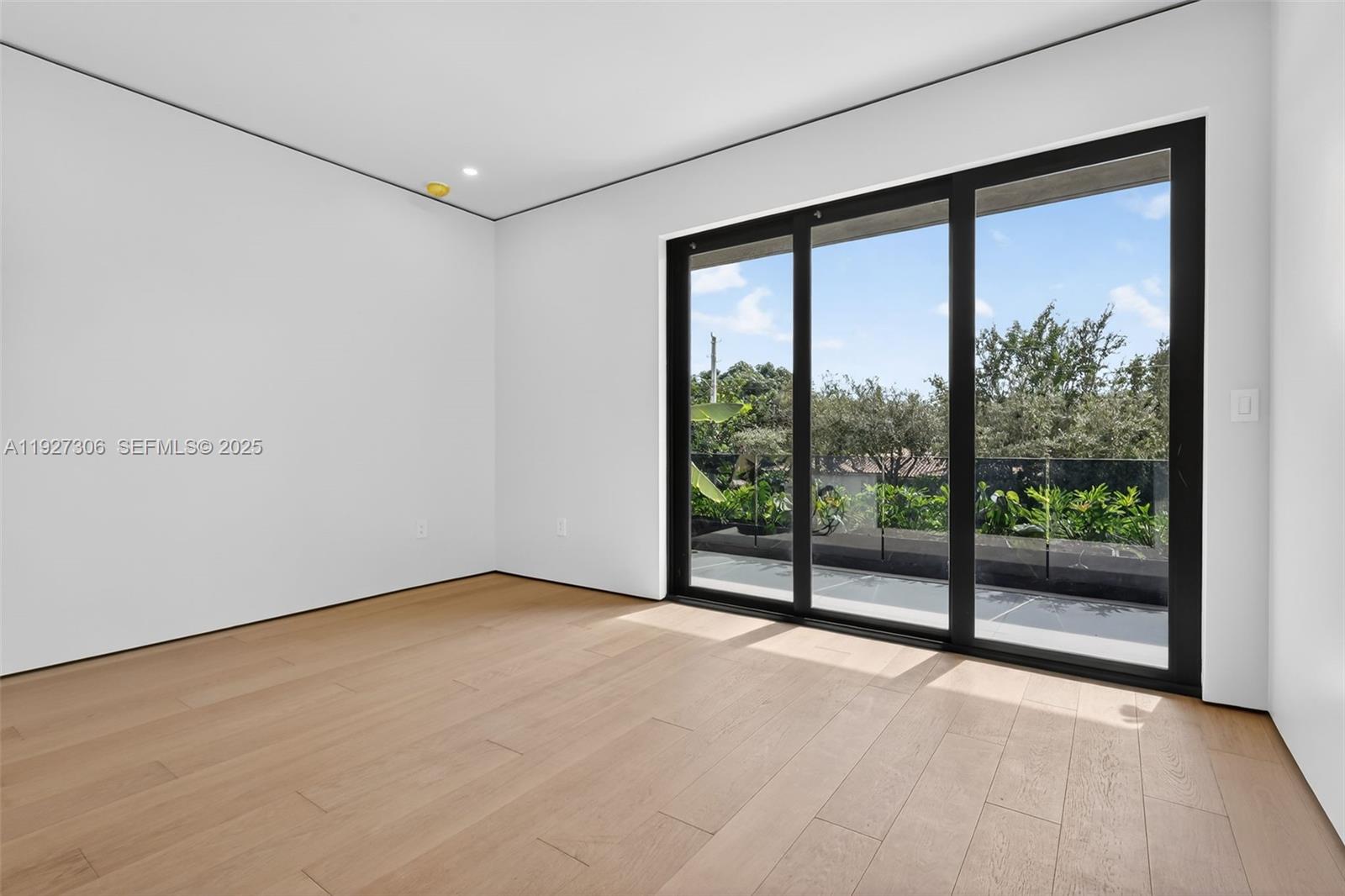 BISCAYNE LAWN EXTENSION - Residential