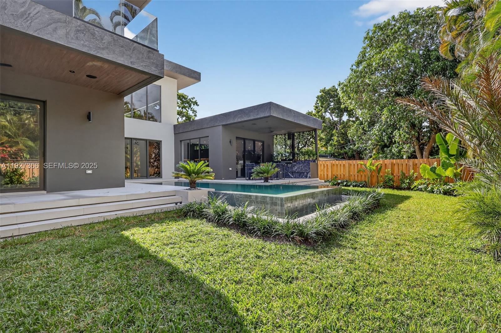 BISCAYNE LAWN EXTENSION - Residential