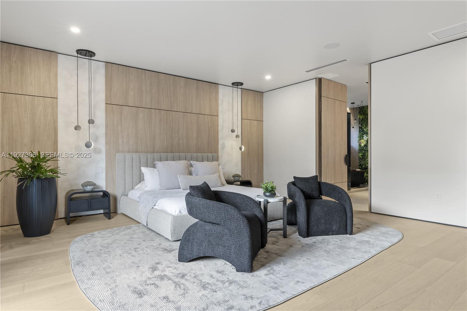 BISCAYNE LAWN EXTENSION - Residential