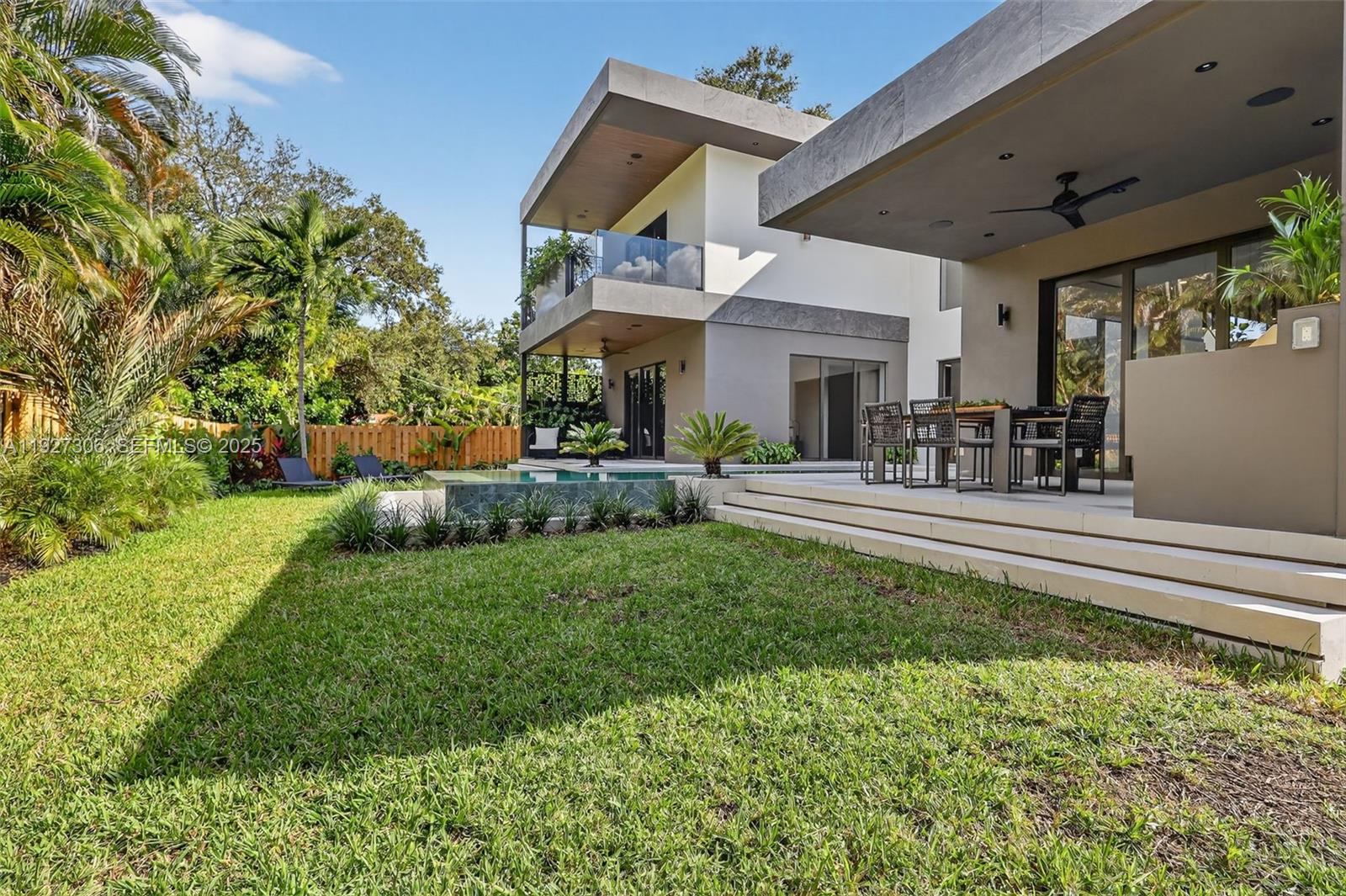 BISCAYNE LAWN EXTENSION - Residential