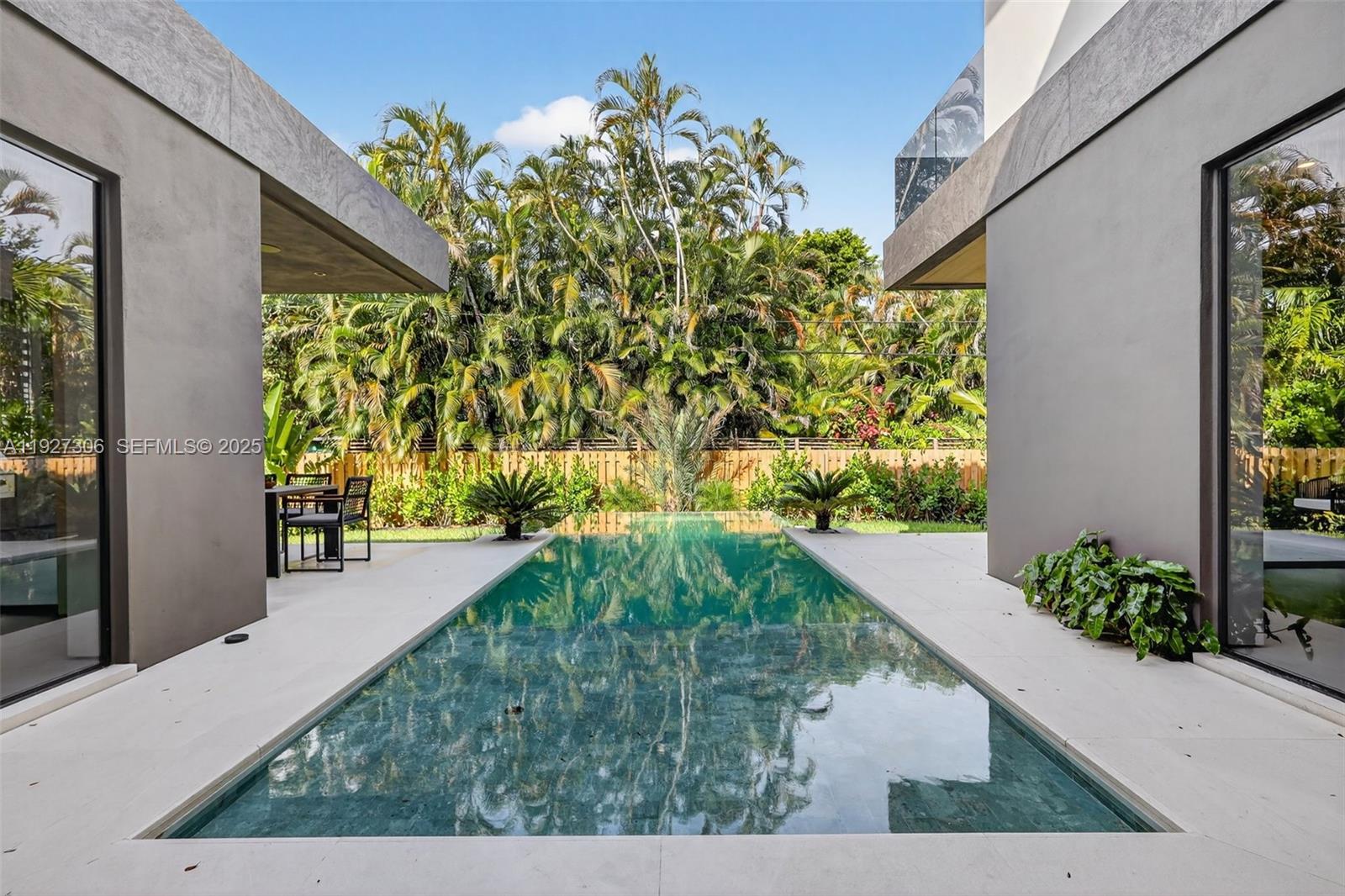 BISCAYNE LAWN EXTENSION - Residential