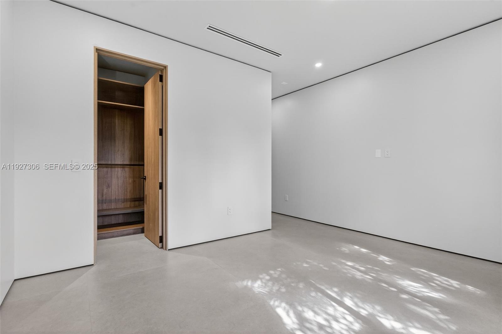 BISCAYNE LAWN EXTENSION - Residential