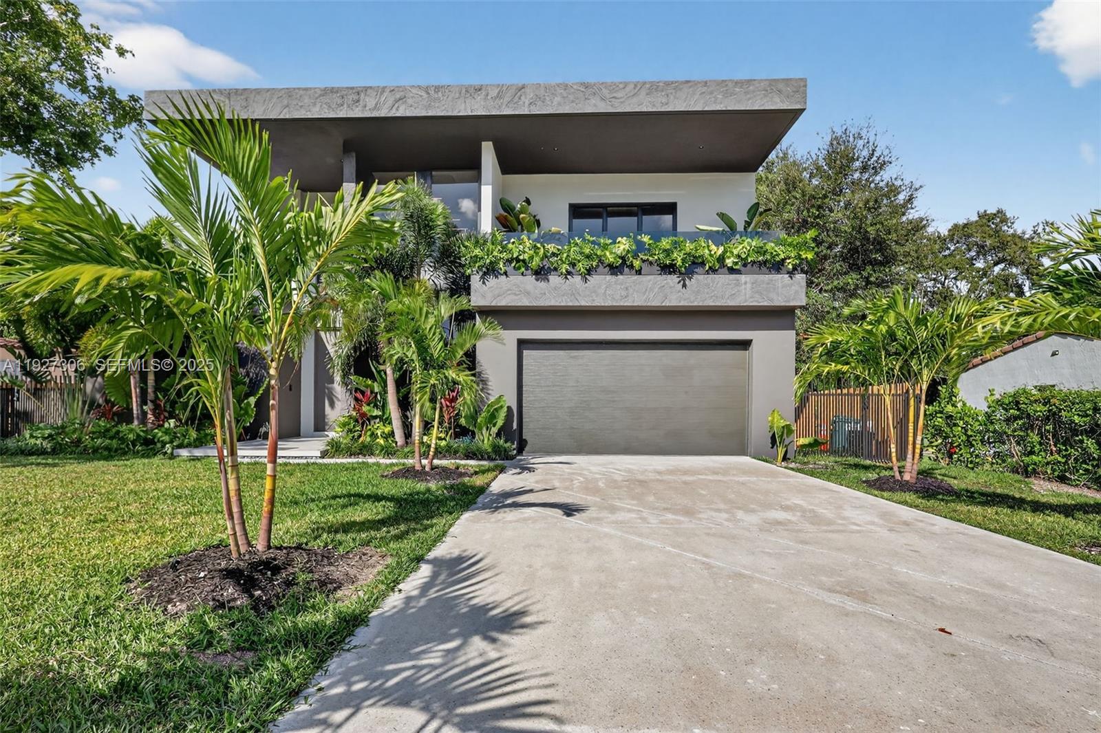 BISCAYNE LAWN EXTENSION - Residential