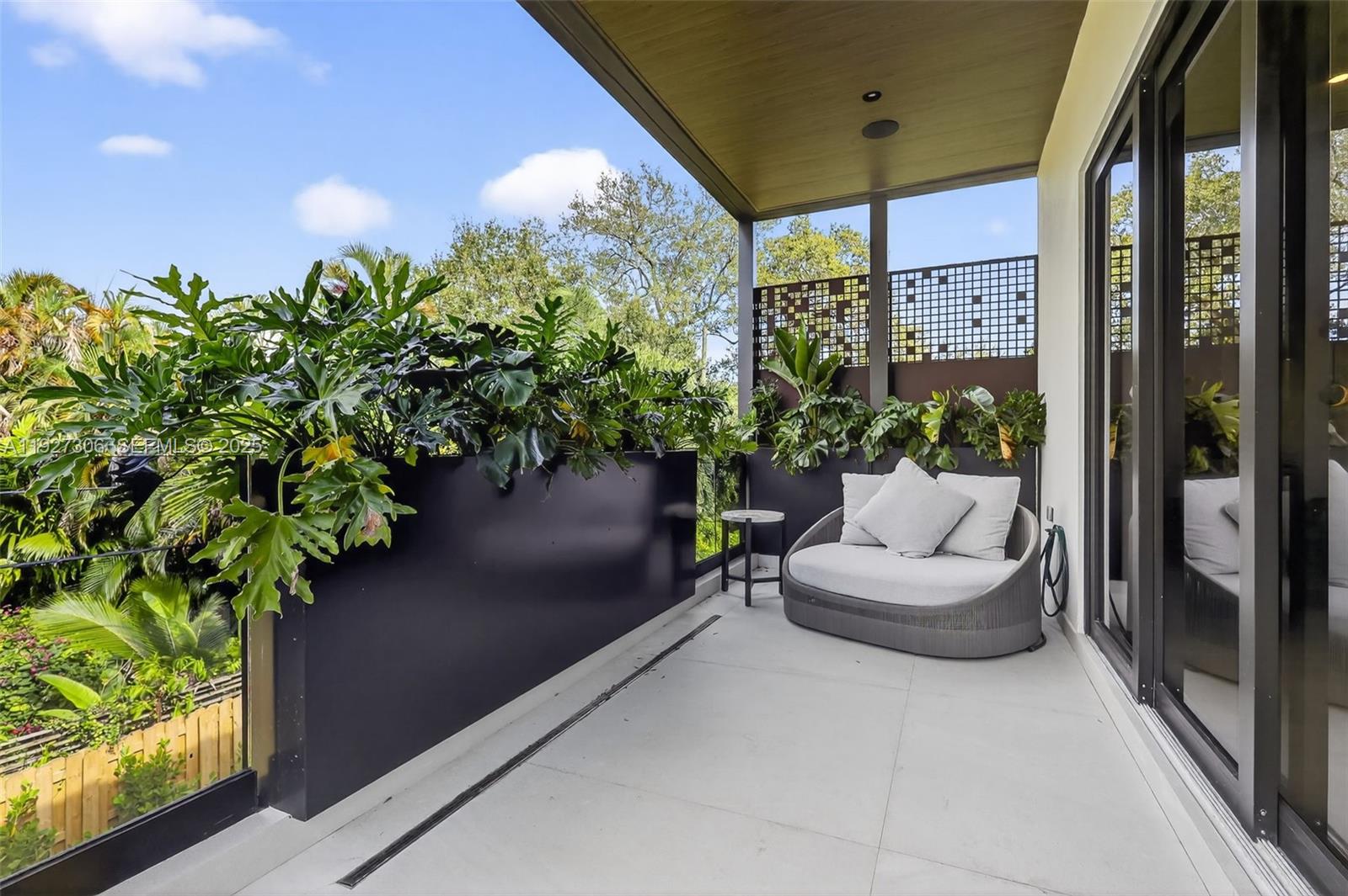 BISCAYNE LAWN EXTENSION - Residential