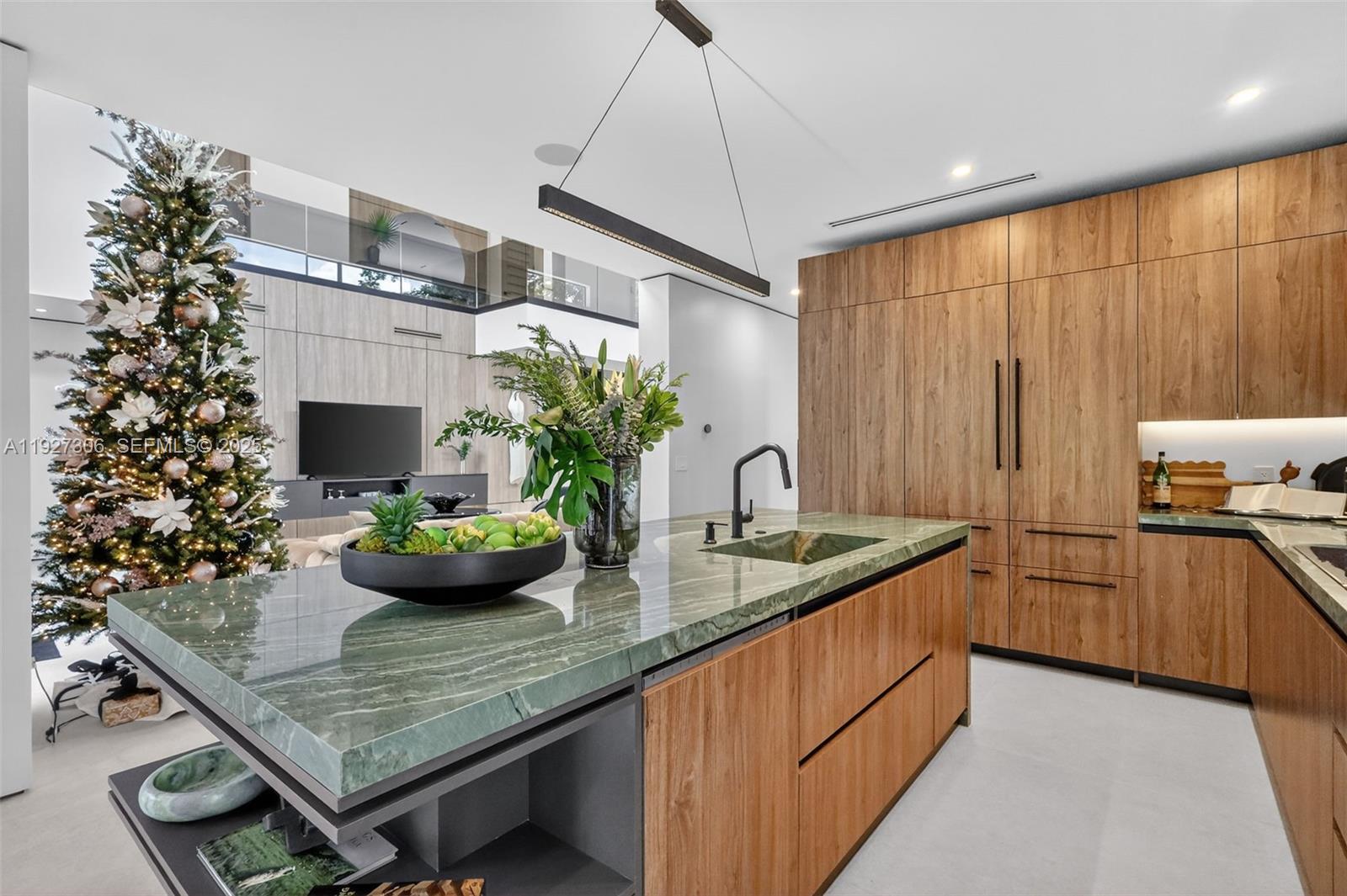 BISCAYNE LAWN EXTENSION - Residential