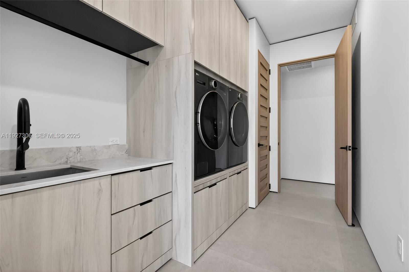 BISCAYNE LAWN EXTENSION - Residential