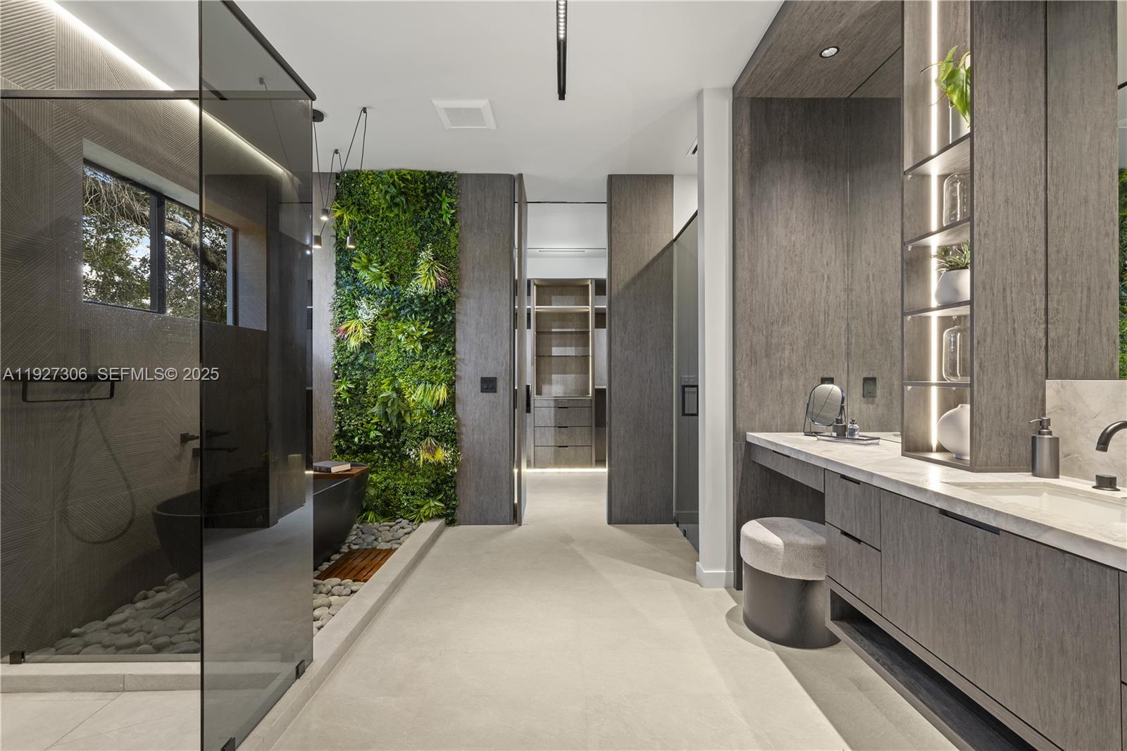 BISCAYNE LAWN EXTENSION - Residential