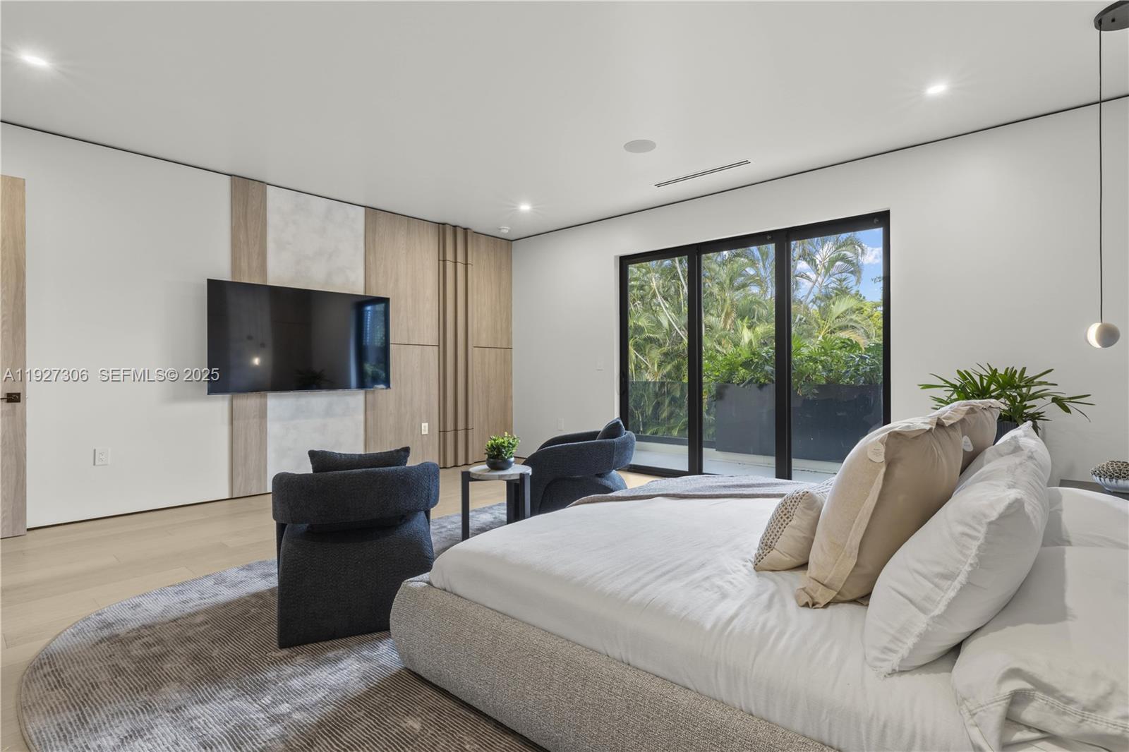 BISCAYNE LAWN EXTENSION - Residential