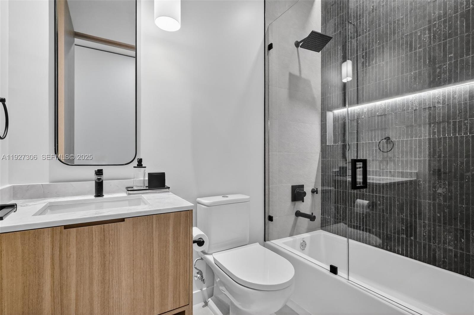 BISCAYNE LAWN EXTENSION - Residential