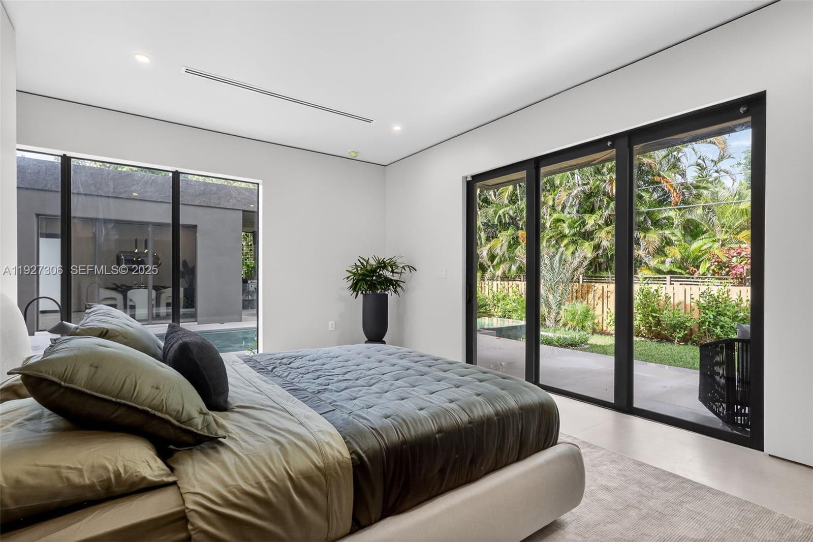 BISCAYNE LAWN EXTENSION - Residential