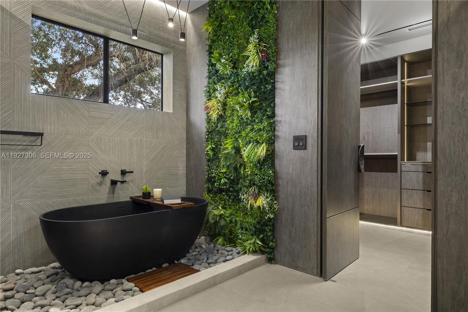 BISCAYNE LAWN EXTENSION - Residential