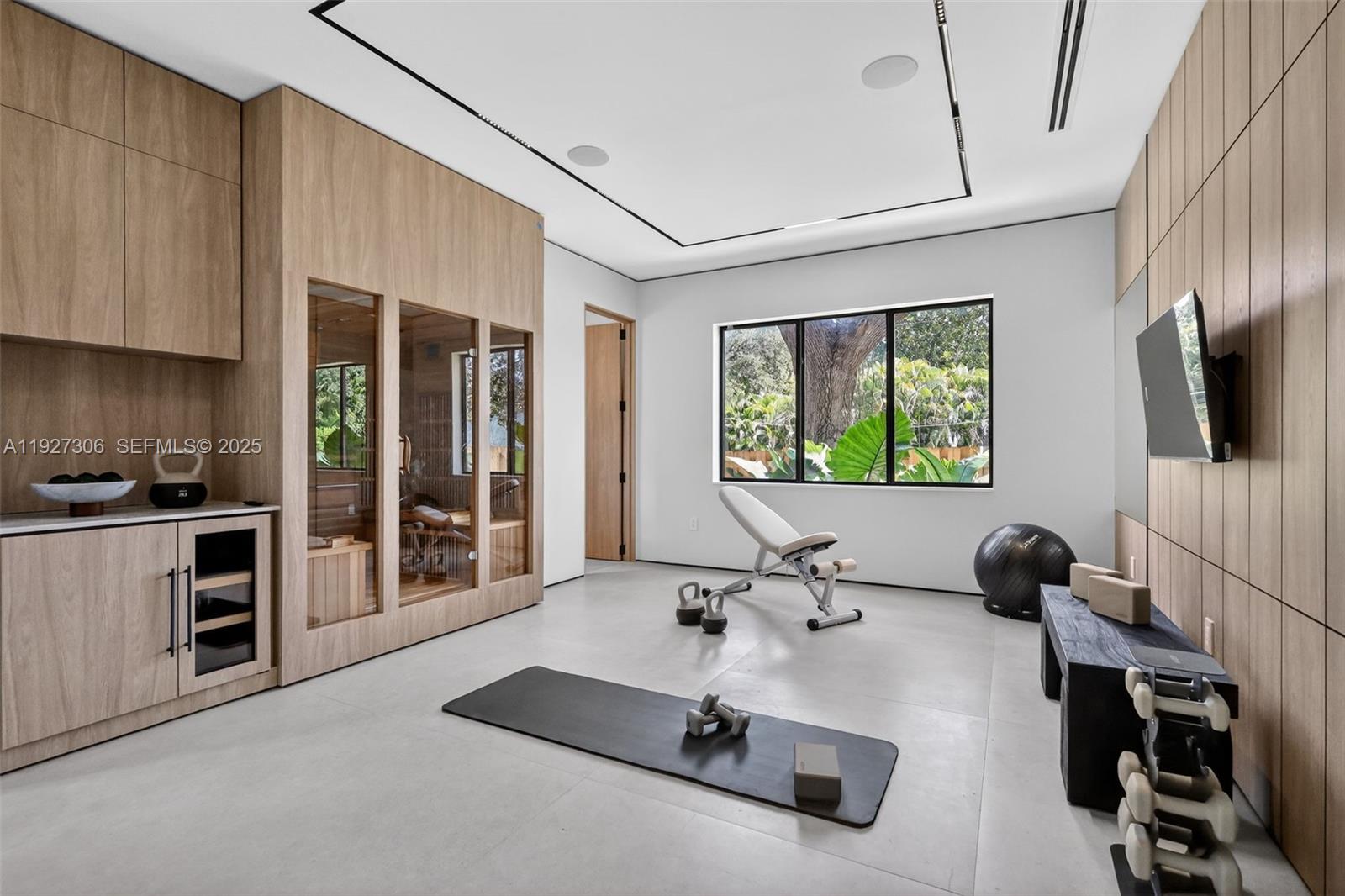 BISCAYNE LAWN EXTENSION - Residential